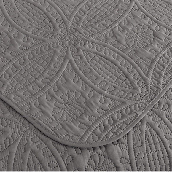 Chezmoi Collection Austin 3Piece Oversized
Bedspread Coverlet Set Queen Gray New - Picture 7 of 9